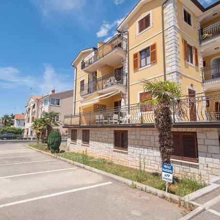 Anita Apartment Porec Bagian luar foto