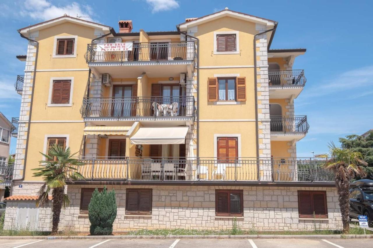 Anita Apartment Porec Bagian luar foto