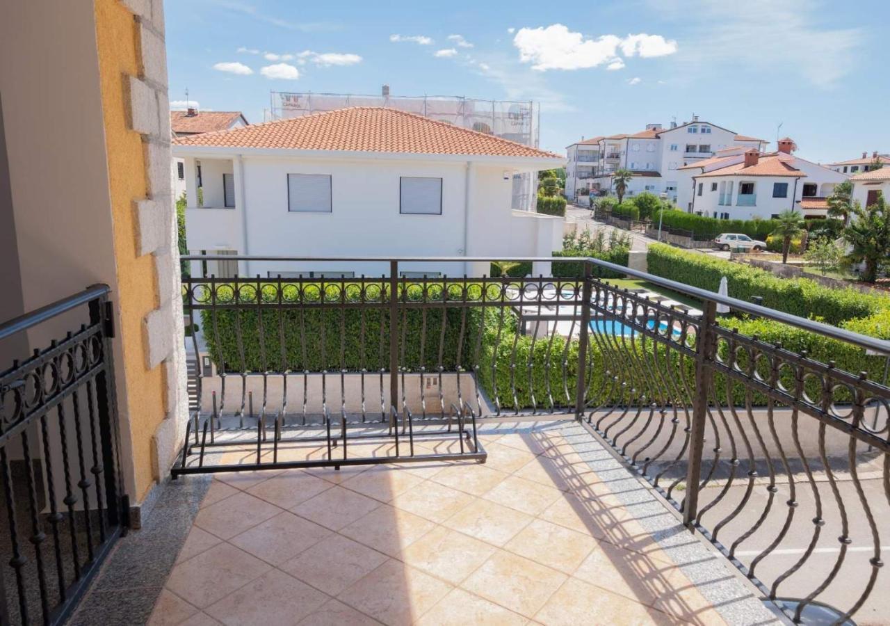Anita Apartment Porec Bagian luar foto