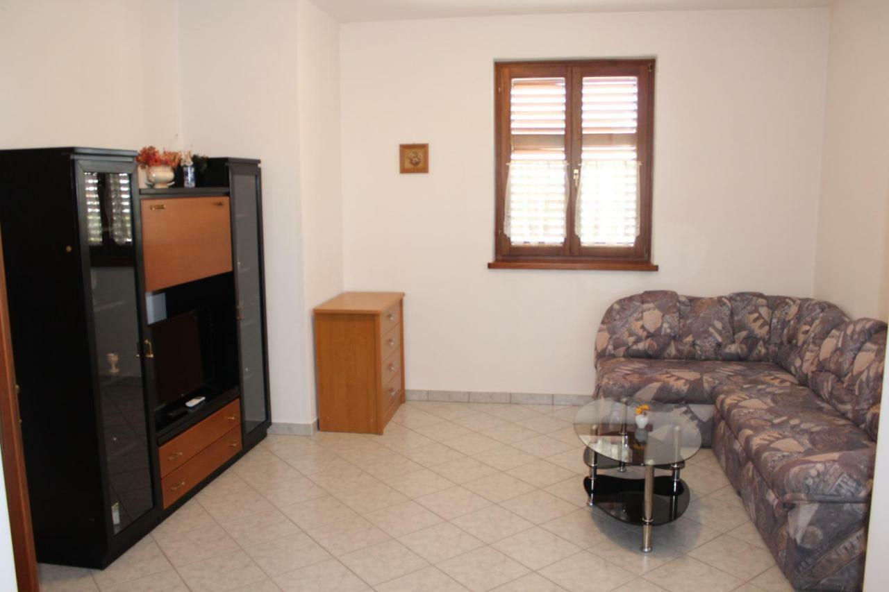 Anita Apartment Porec Bagian luar foto