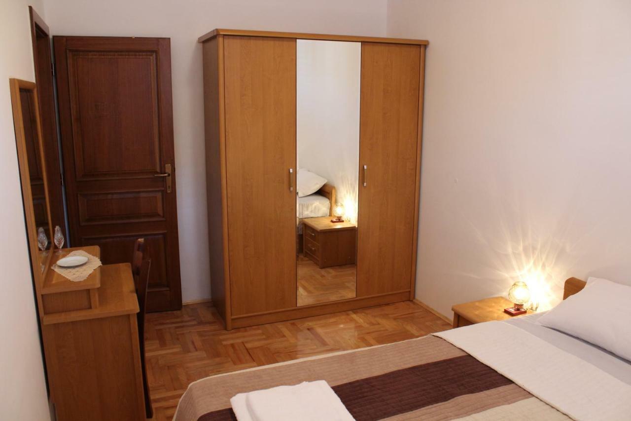 Anita Apartment Porec Bagian luar foto